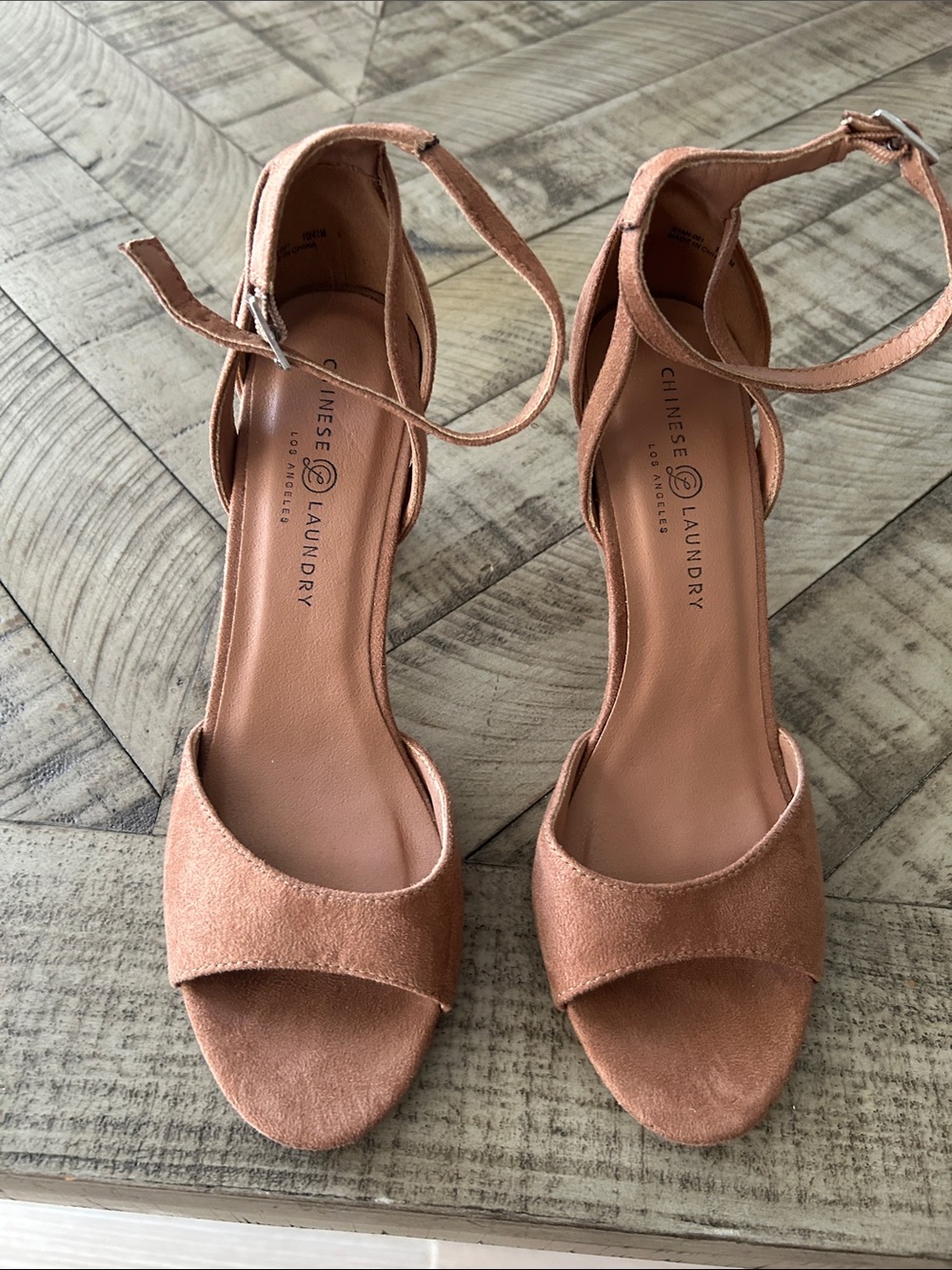 Chinese Laundry brown  Tan Suede Block Heel Sandals